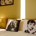 1 Bedroom Apartment Overlooking Park